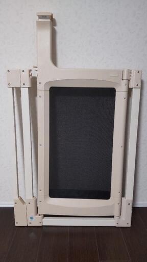 combi　ハンズフリーゲート　階段　キッチン　転落防止ゲート　ベビー用品