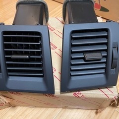 ヴォクシー 用エアコン吹き出し口 新品 右、左 断捨離のため出品しますの画像