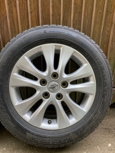 スタッドレスタイヤ205/60R16