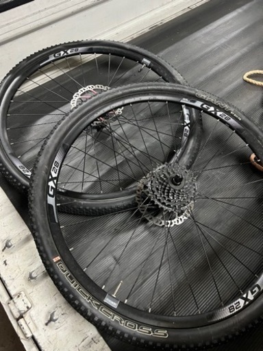 美品　早い人優先　スポーツバイク用タイヤ