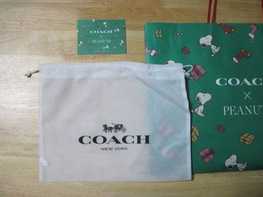 コーチ　スヌーピーコラボ　クリスマス用紙袋　白のうち袋セット