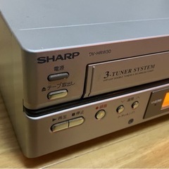 SHARPシャープ　HDD・DVD・ビデオ一体型レコーダーDV-HRW30 2004年製　ジャンクの画像