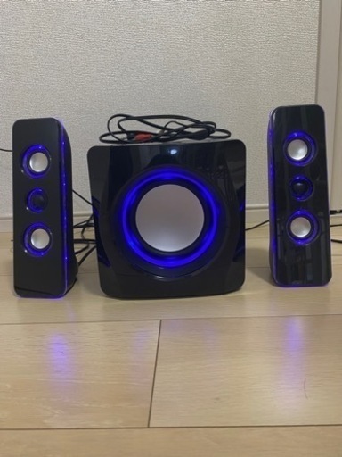 スピーカー　光る