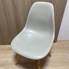 イームズチェア　ライトグレーの画像