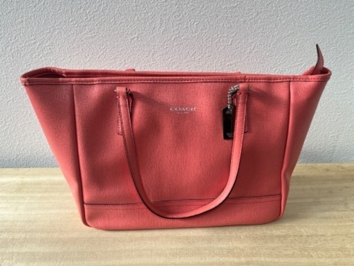 coach ピンクのバッグ