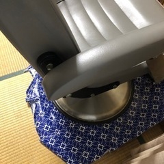 理美容椅子の画像
