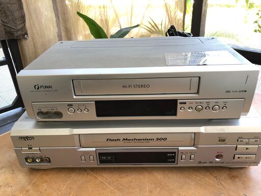 ビデオデッキ2台　SANYO VZ-H33G、FUNAI　FV-H80R