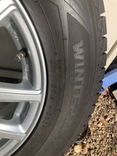 スタッドレスタイヤ4本セット　215/70R16