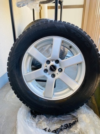 【交渉中】225/65R17 スタッドレスタイヤ４本　美品