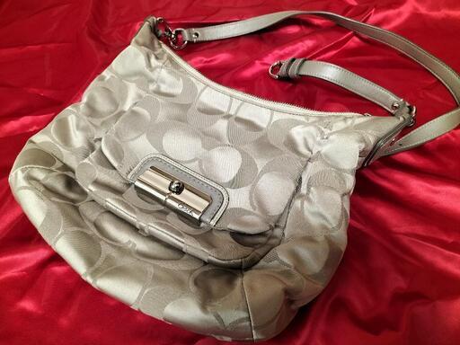 COACH（コーチ）シグネチャーショルダーバック　中古品