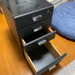 お譲りします。12月22日まで袖机単体の画像