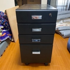 お譲りします。12月22日まで袖机単体