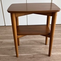 サイドテーブル