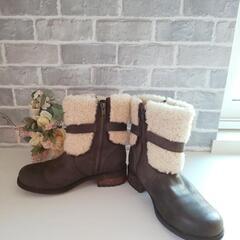 滑りにくく、かっこかわいい✨  UGG モコモコ革ブーツの画像