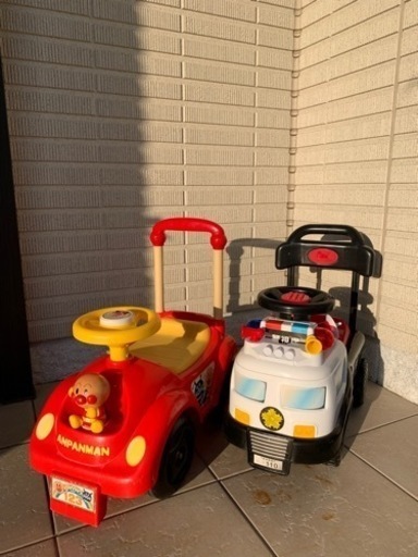 アンパンマン　パトカー　子供用手押し車　2台セット