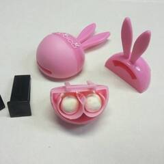 ☆芳香剤入れ　乗用車用　うさぎ型　２個セット　中古品　の画像