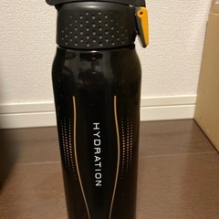 【無料】Thermosのスポーツ用水筒(保冷専用)