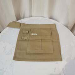 アジャスター付きベレー帽＆前掛けエプロンおまとめセット(ベレー帽5個、エプロン6個)【ベージュ、飲食店制服】の画像