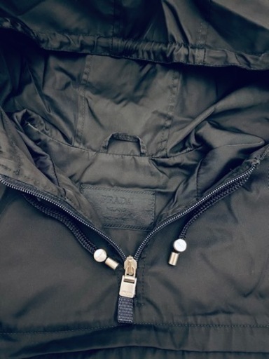 お取引き先が決まりました　PRADAナイロンパーカー