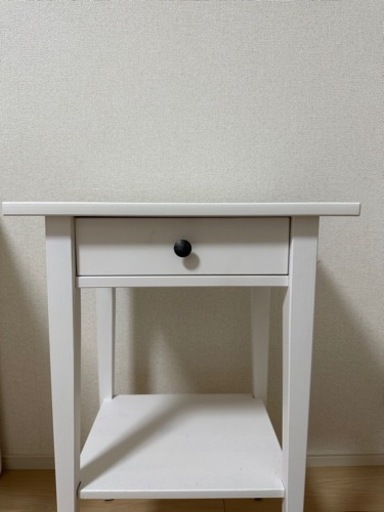ナイトテーブル