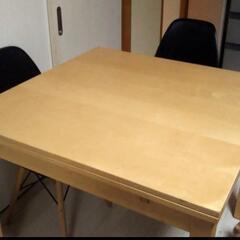IKEA 収縮ダイニングテーブル　イームズ椅子4脚　お取引き中の画像