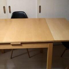 IKEA 収縮ダイニングテーブル　イームズ椅子4脚　お取引き中の画像