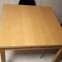IKEA 収縮ダイニングテーブル　イームズ椅子4脚　お取引き中