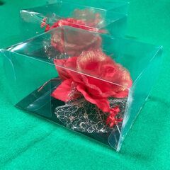 コサージュ　赤い薔薇　８個　専用ケース入りの画像