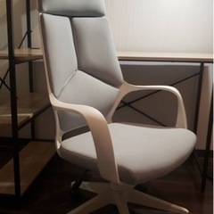 値下げ【3点セット】★デスク★オフィスチェア★デスクライト★の画像