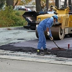 道路舗装の作業。