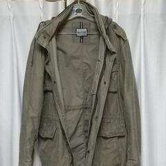 ジャンパーとシャツあげます。