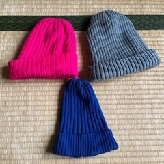 レディース　ニット帽　ひとつ100円の画像