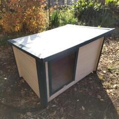 ドイツ製　木製のおしゃれな犬小屋の画像
