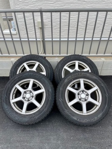 スタッドレスタイヤ　16インチ　車