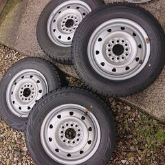 【売れました】2,スタッドレスタイヤ 汎用ホイールとともにの画像