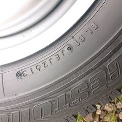 【売れました】2,スタッドレスタイヤ 汎用ホイールとともにの画像