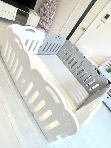 【取引完了】【美品】caraz ベビーサークル8枚+プレイマット　ホワイト＆グレー