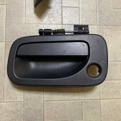 キャラバンE25用ドアヒンジとエアインテイクカバーの画像