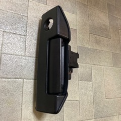 キャラバンE25用ドアヒンジとエアインテイクカバーの画像