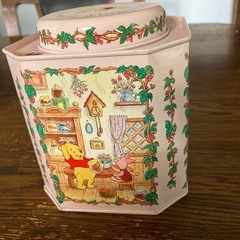 プーさんのクッキー缶（ピンク）の画像