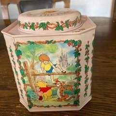 プーさんのクッキー缶（ピンク）の画像