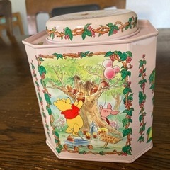 プーさんのクッキー缶（ピンク）の画像