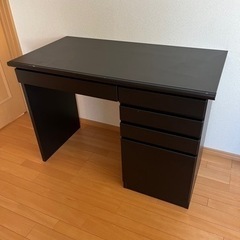 黒い勉強机です。←決まりました