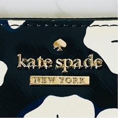 お取引中。kate spade ラウンドファスナー 長財布 花柄の画像