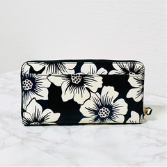 お取引中。kate spade ラウンドファスナー 長財布 花柄の画像