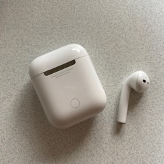 Airpods2 充電ケース(左耳イヤホン付き)の画像