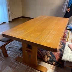 ダイニングテーブルの画像