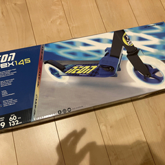 【新品未使用】キックボード　タイヤが光ります