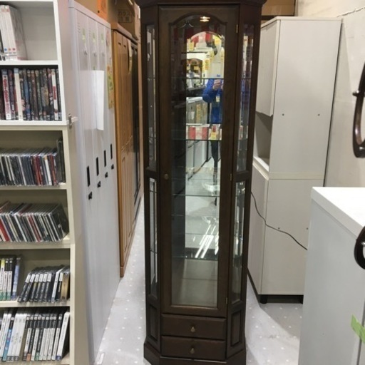 照明付きコレクションキャビネット