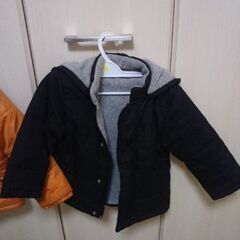 子供ジャンパー、冬靴などまとめての画像
